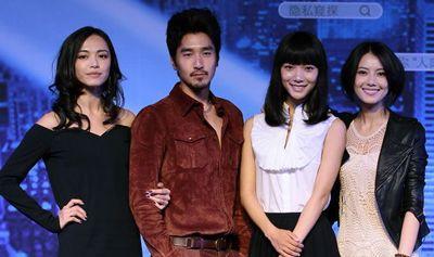 娱乐圈三月份最新爆料,明星恋情曝光，幕后交易揭秘，新剧阵容引期待  第3张